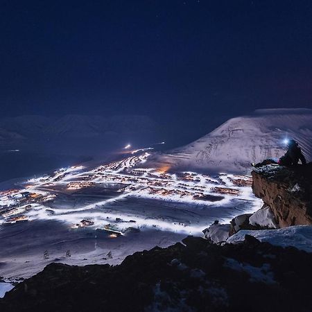 Modern & Cozy Apartment In The Heart Of Longyearbyen Exterior photo