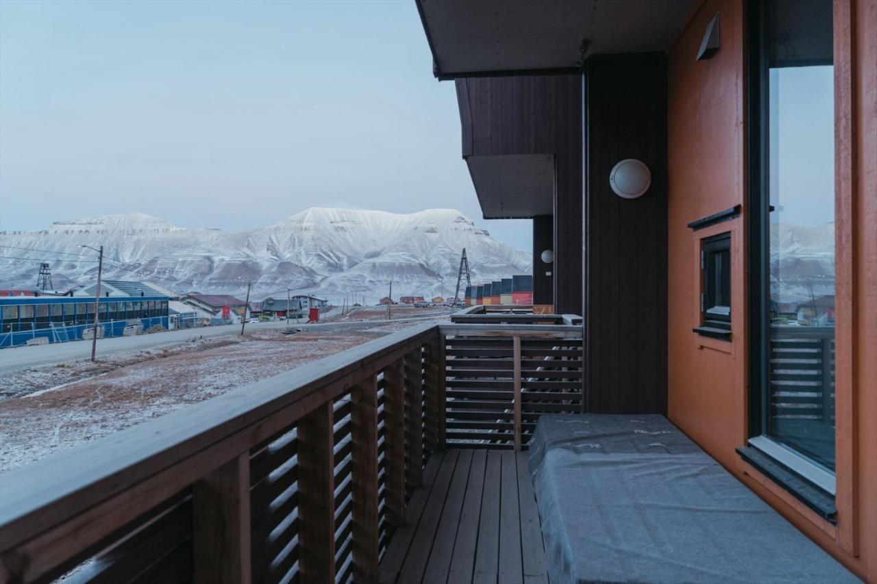 Modern & Cozy Apartment In The Heart Of Longyearbyen Exterior photo