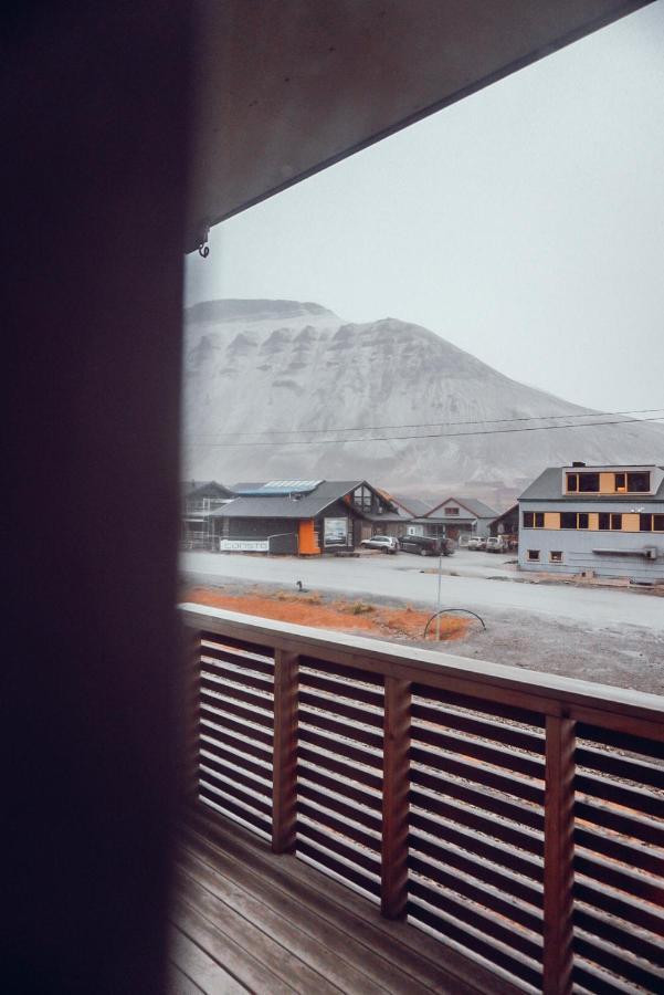 Modern & Cozy Apartment In The Heart Of Longyearbyen Exterior photo