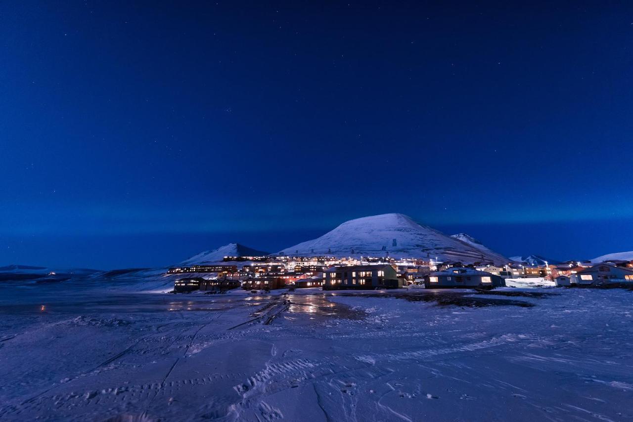 Modern & Cozy Apartment In The Heart Of Longyearbyen Exterior photo